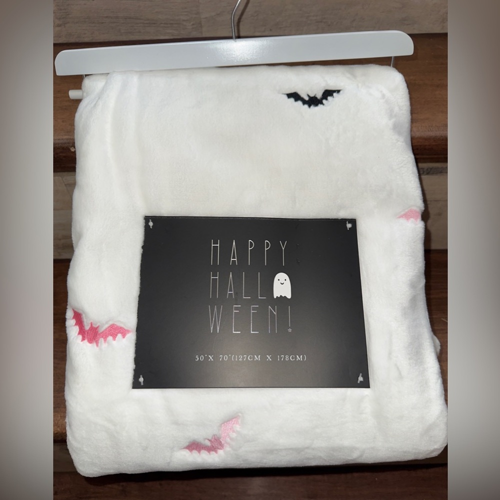 Super Cute 🥰 White Blanket With Pink and Black Bats 🦇 🦇 by Happy Halloween